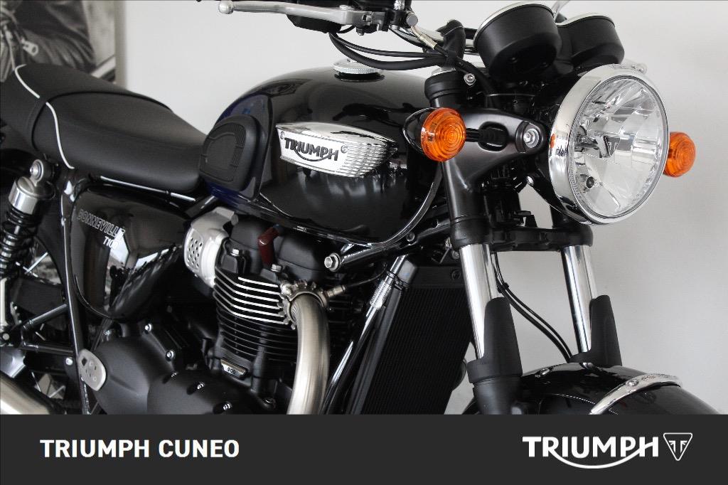 TRIUMPH Bonneville 900 T100 