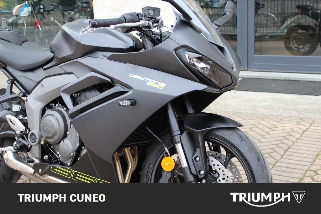 TRIUMPH Daytona 660 Abs