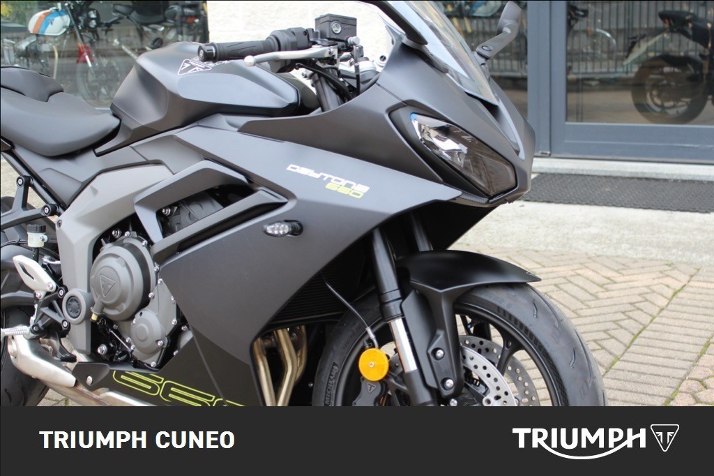 TRIUMPH Daytona 660 Abs