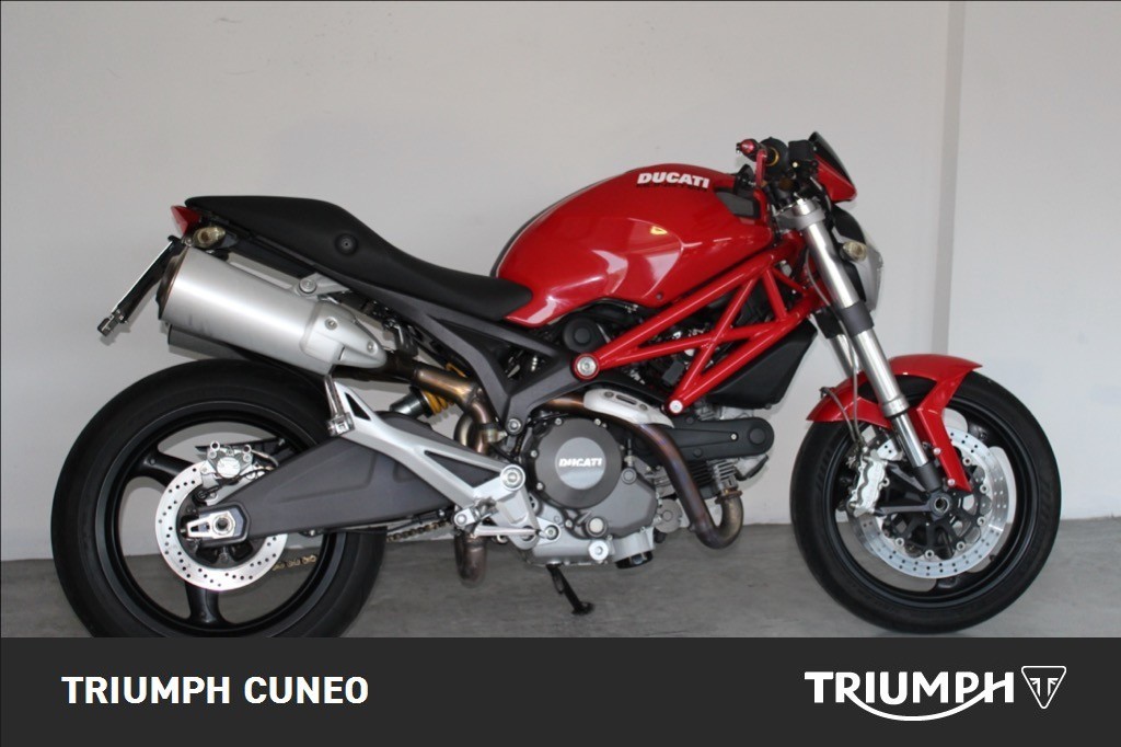 DUCATI Monster 696 