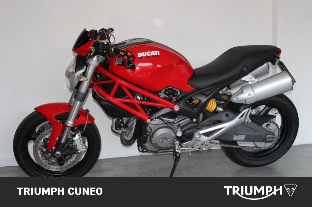 DUCATI Monster 696 