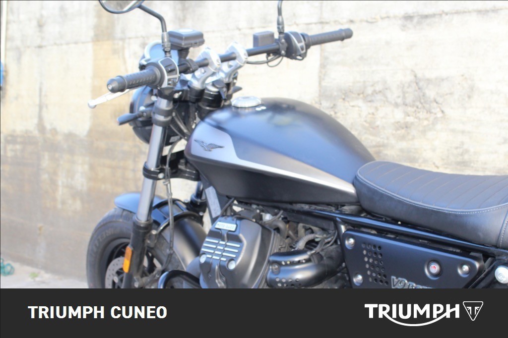 MOTO GUZZI V9 850 Bobber